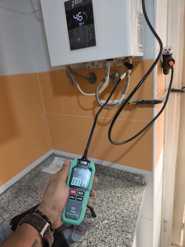 Explosímetro en comprobación de gas