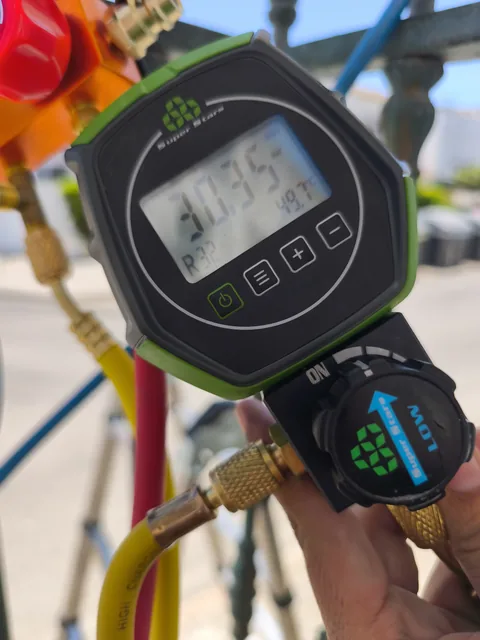 Medición con manómetro en climatización